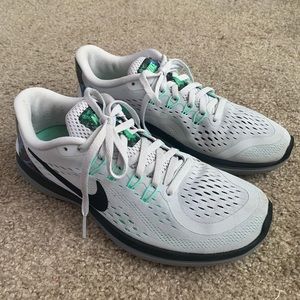 Nike Flex Size 8 Running Shoes